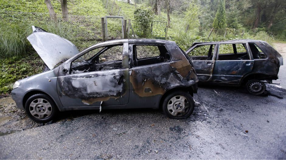 izgorjeli_auti5-cropix021014