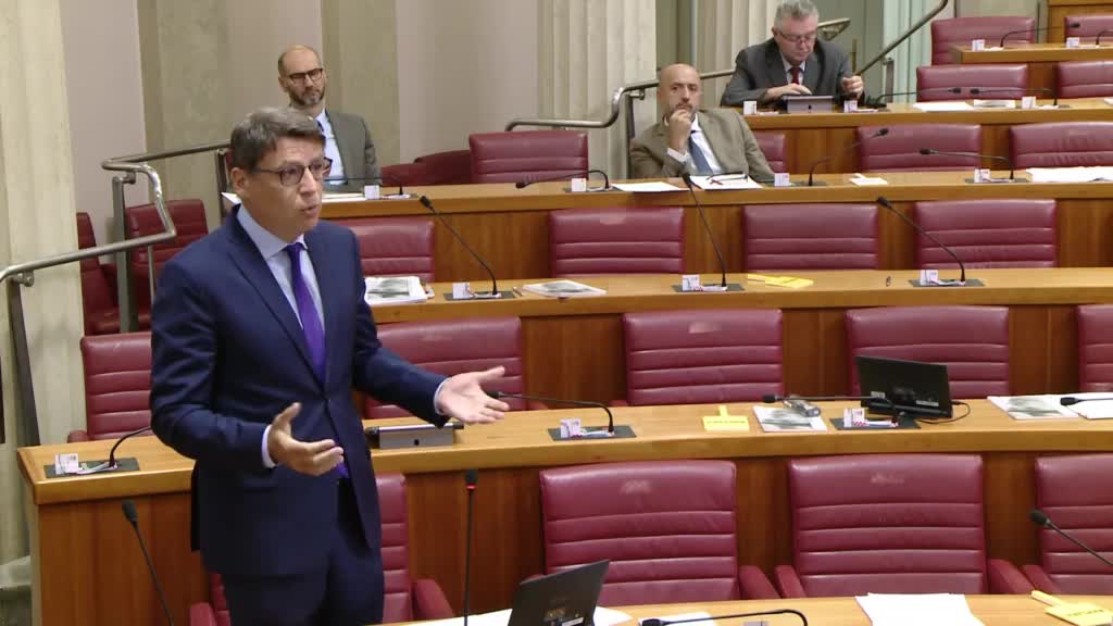 Jovanović Plenkoviću: Vaša Vlada opstaje zahvaljujući Bandićevim žetončićima