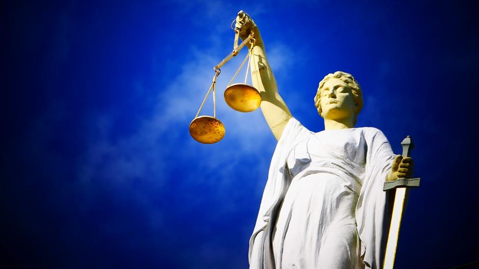 justice-2071539_1920