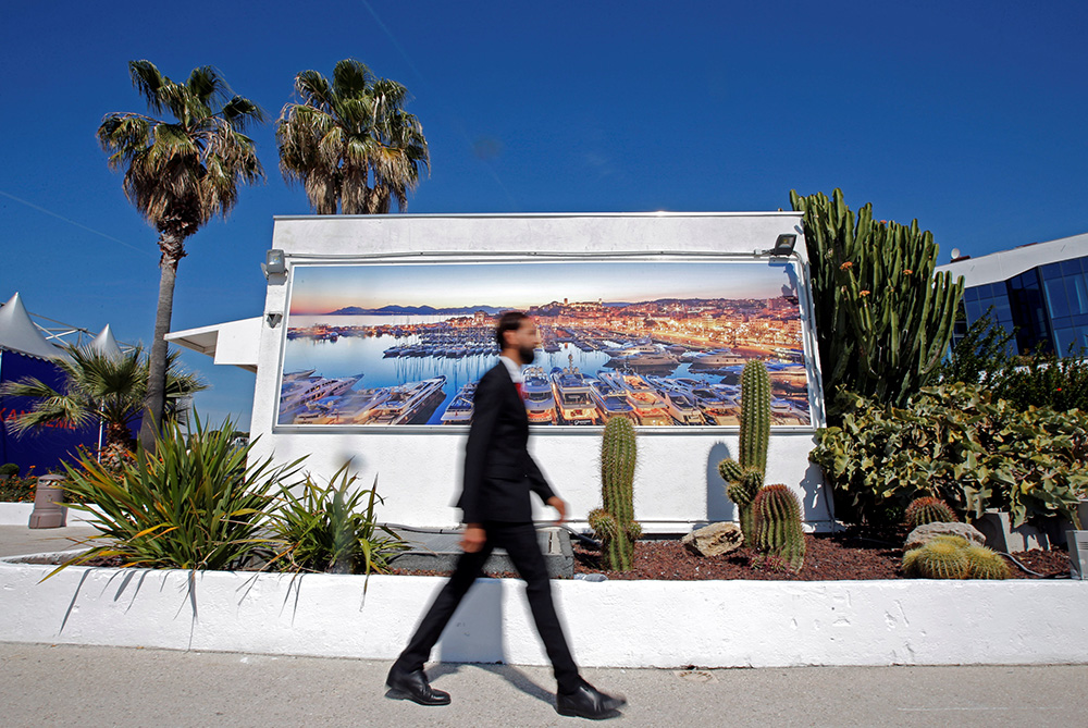 REUTERS/Jean-Paul Pelissier