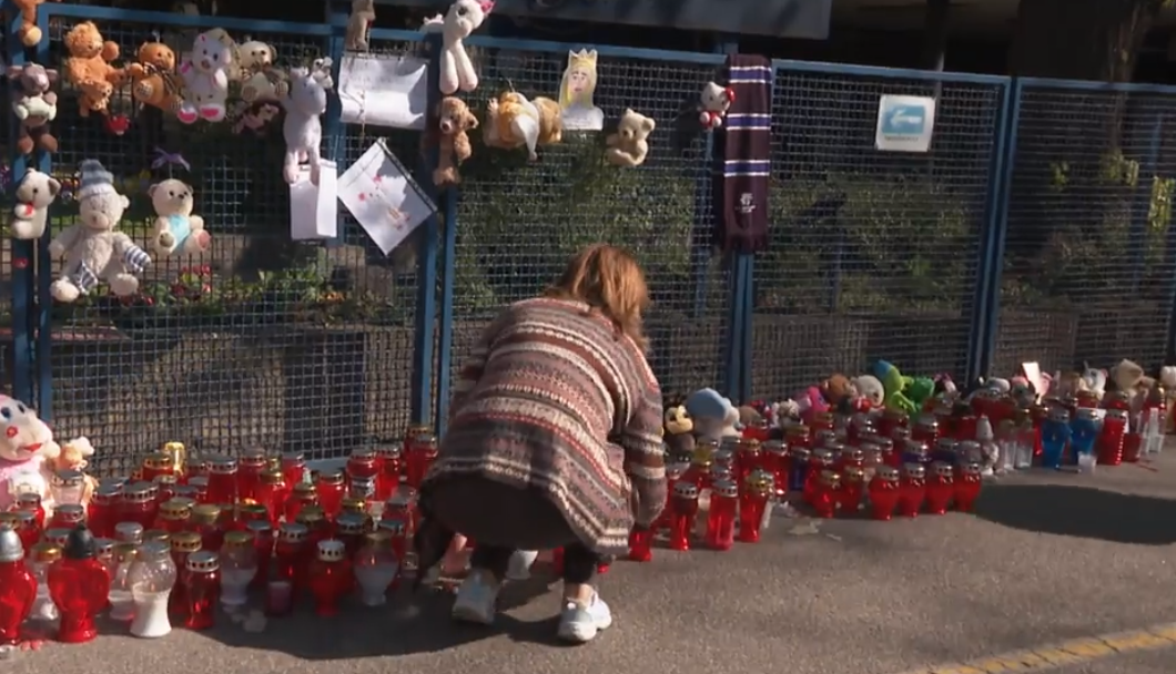 Klaićeva, djevojčica, lampaši