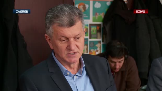 Kujundžić o valu gripe: Ne treba panično jurišati prema bolnicama