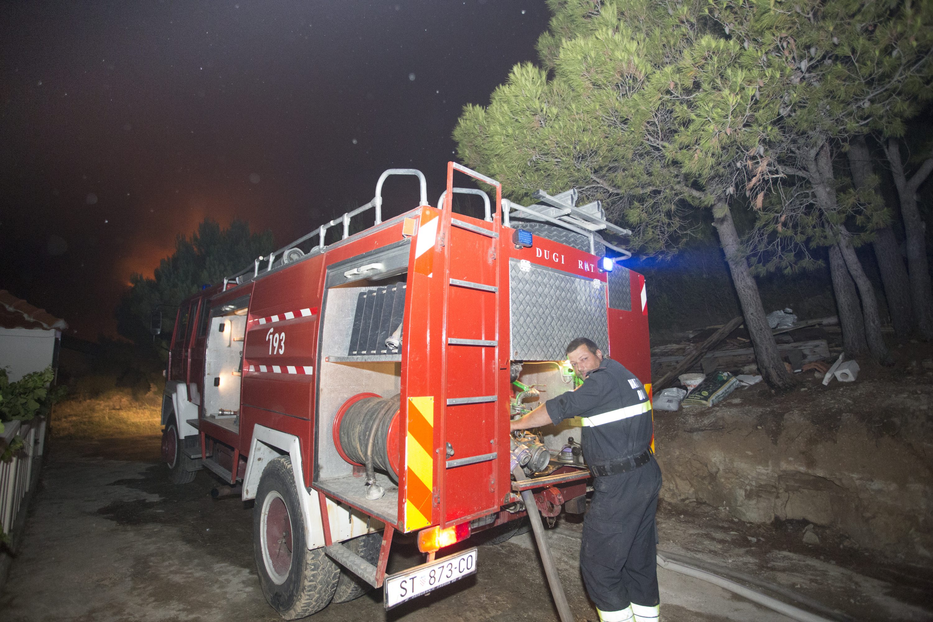 lokva_rogoznica_pozar6-040715