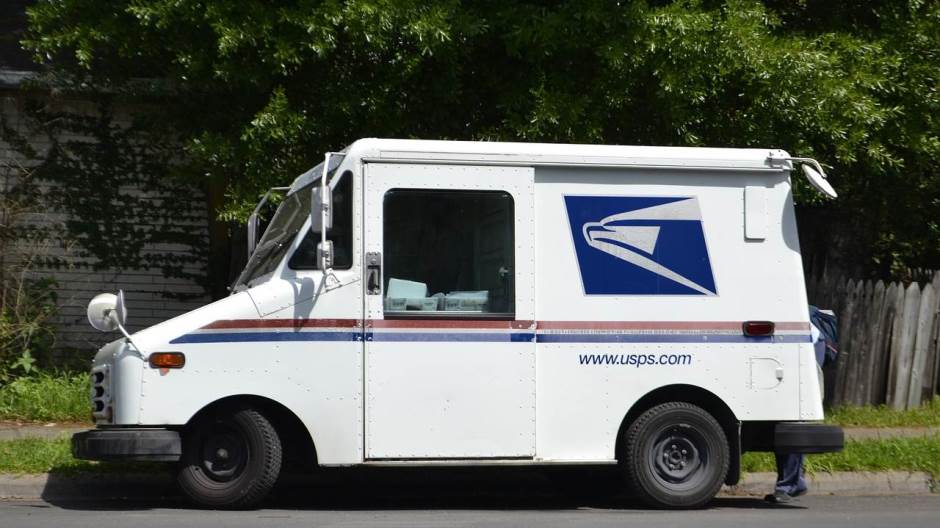 mail-truck-3248139_1280