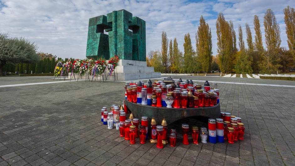 Memorijalno groblje žrtava iz Domovinskog rata u Vukovaru