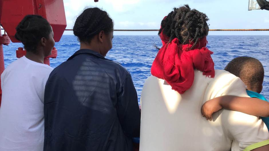 Migranti izbjeglice brod