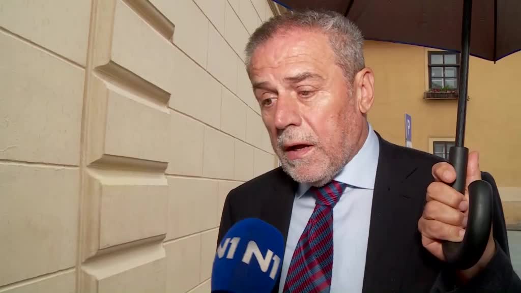 Milan Bandić: Premijeru vjerujem, ministrica Divjak se protivi i ucjenjuje ga