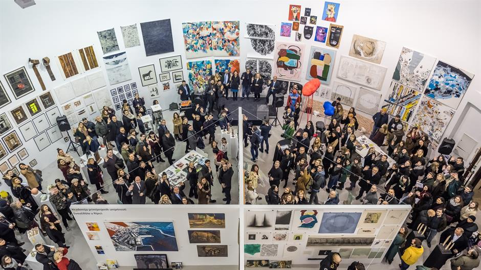 Milenijska fotografija Plati i nosi