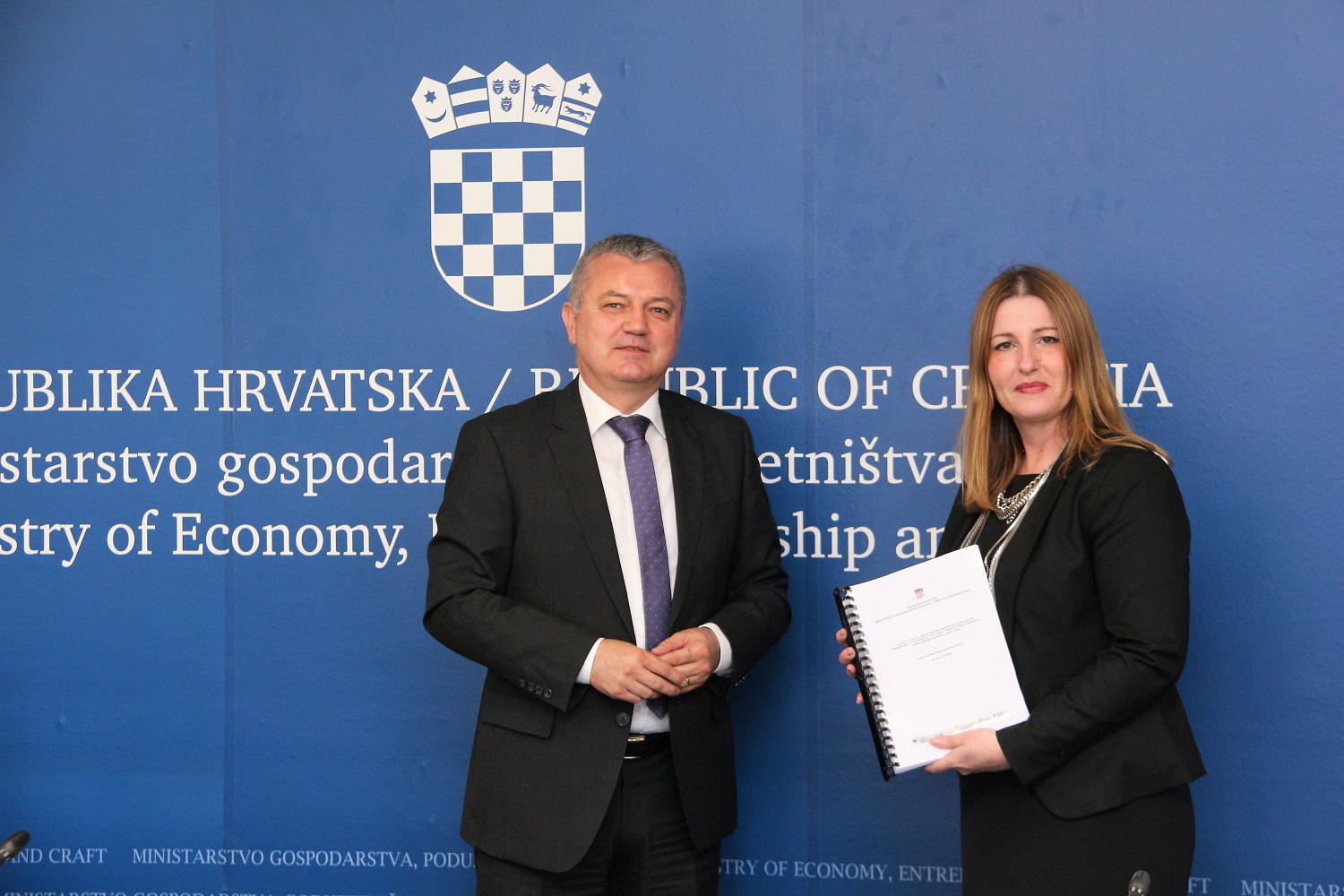 Ministar Darko Horvat i direktorica društva Smart RI d.o.o.Tina Ragužin