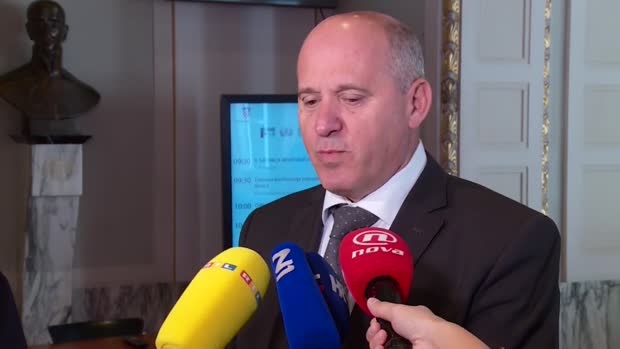 "Ministar Kujundžić je siguran, ostat će ministar u Vladi"