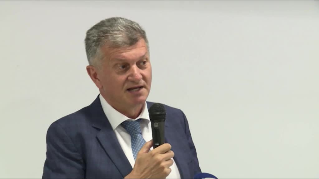 Ministar Kujundžić uvjera da će zdravstveni djelatnici dobiti veće povišice
