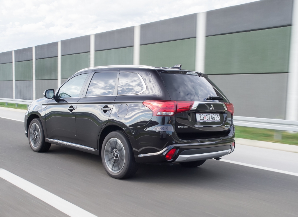 Mitsubishi Outlander PHEV_3