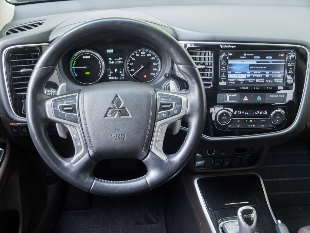 Mitsubishi Outlander PHEV_4
