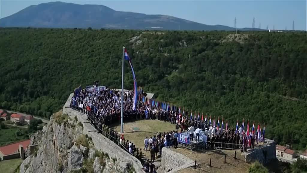 Nakon odlaska političara, građani prošetali kninskom tvrđavom