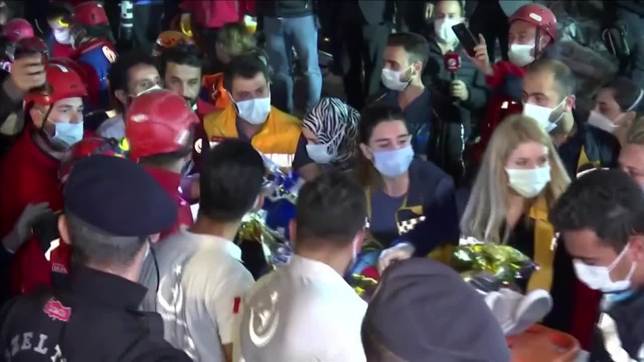 Nakon razornog potresa u Izmiru traže se preživjeli