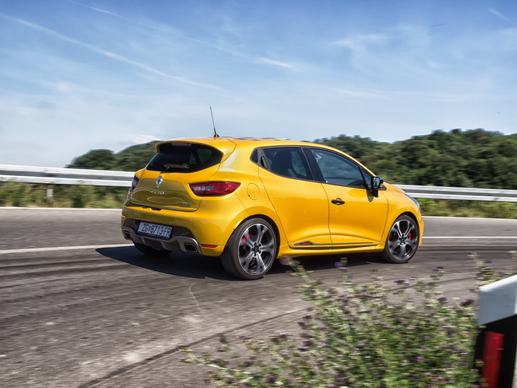 naslovna-renault-clio-rs-220-trophy-70560.jpeg