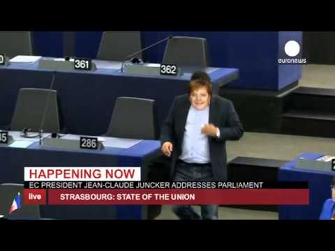 Navukao masku Angele Merkel i prekinuo Junckerov govor