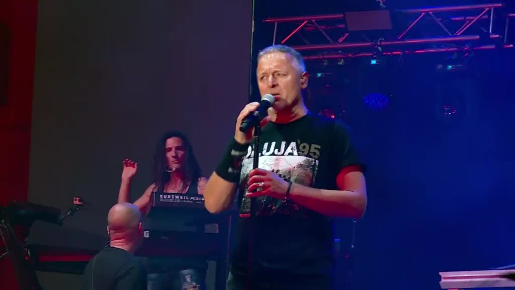 Nekoliko desetaka tisuća ljudi na Thompsonovom koncertu