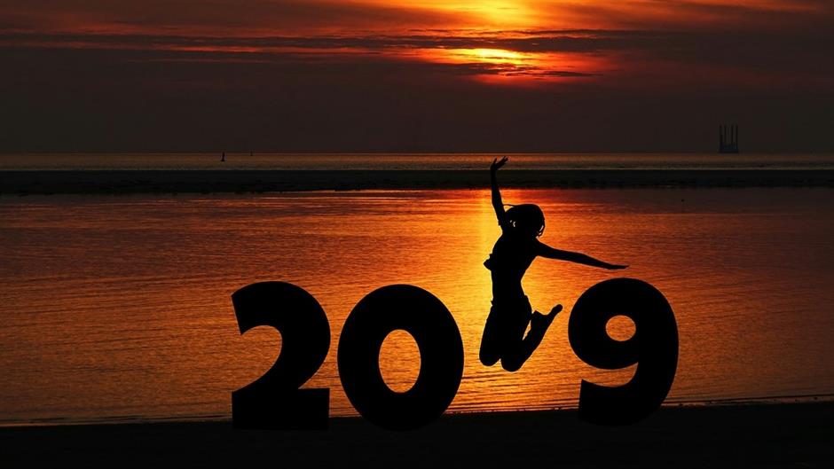 new-year-3357190_1280