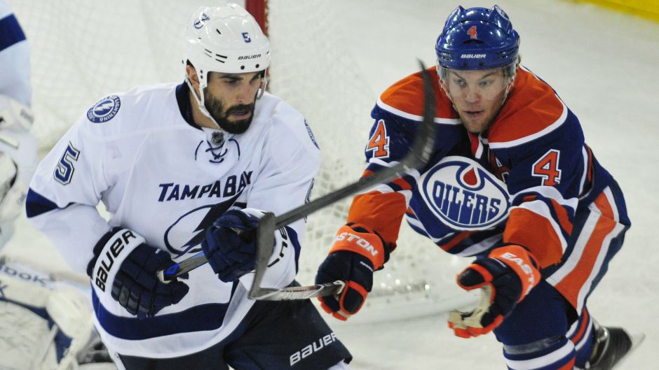 NHL-TAMPA-BAY-LIGHTNING-AT-EDMONTON-OILERS.jpg
