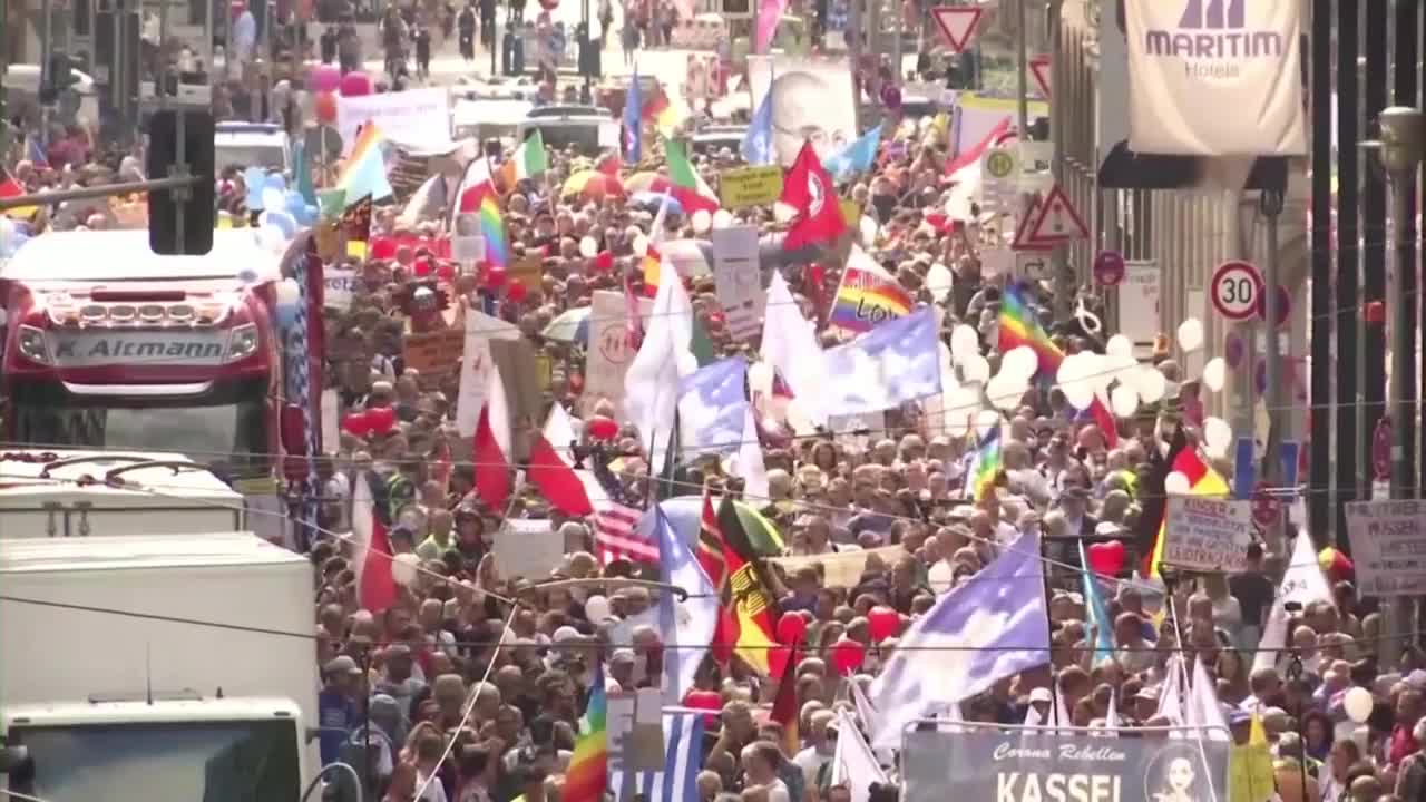 Nošenje maski i neke druge mjere motivirale su ljude na prosvjed