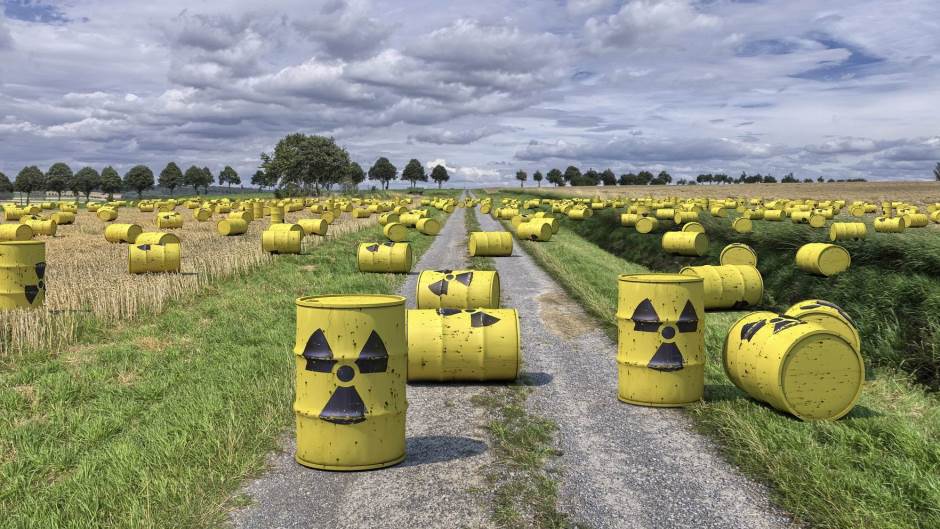 nuclear-waste-1471361_1920