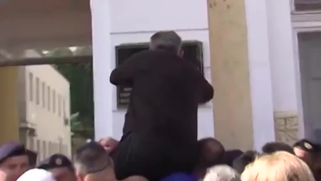 Obustavljen postupak protiv Marijana Živkovića zbog razbijanja ploča s ćirilićnim natpisima