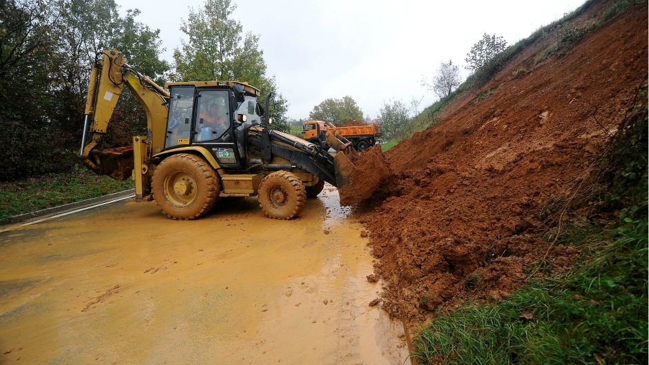 Odron_Zemlja_Bager_RobertFajt_Cropix