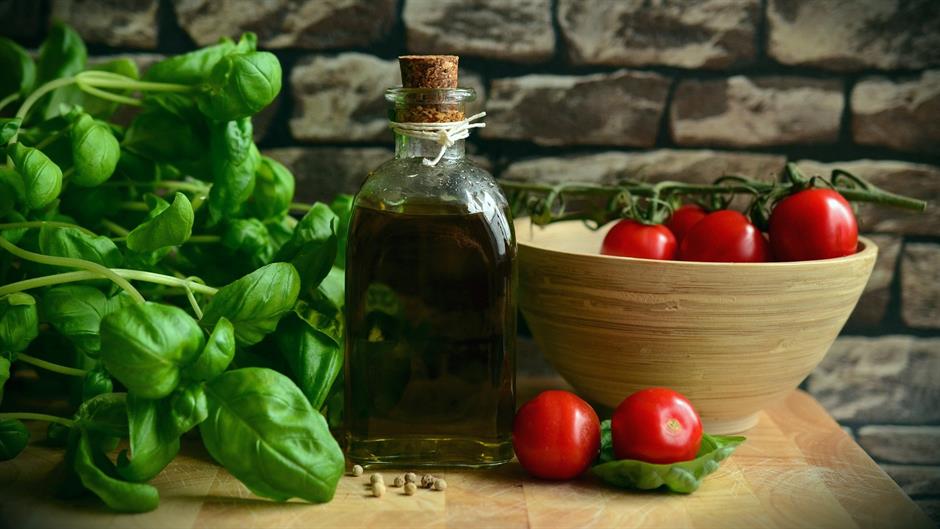 olive-oil-1412361_1920