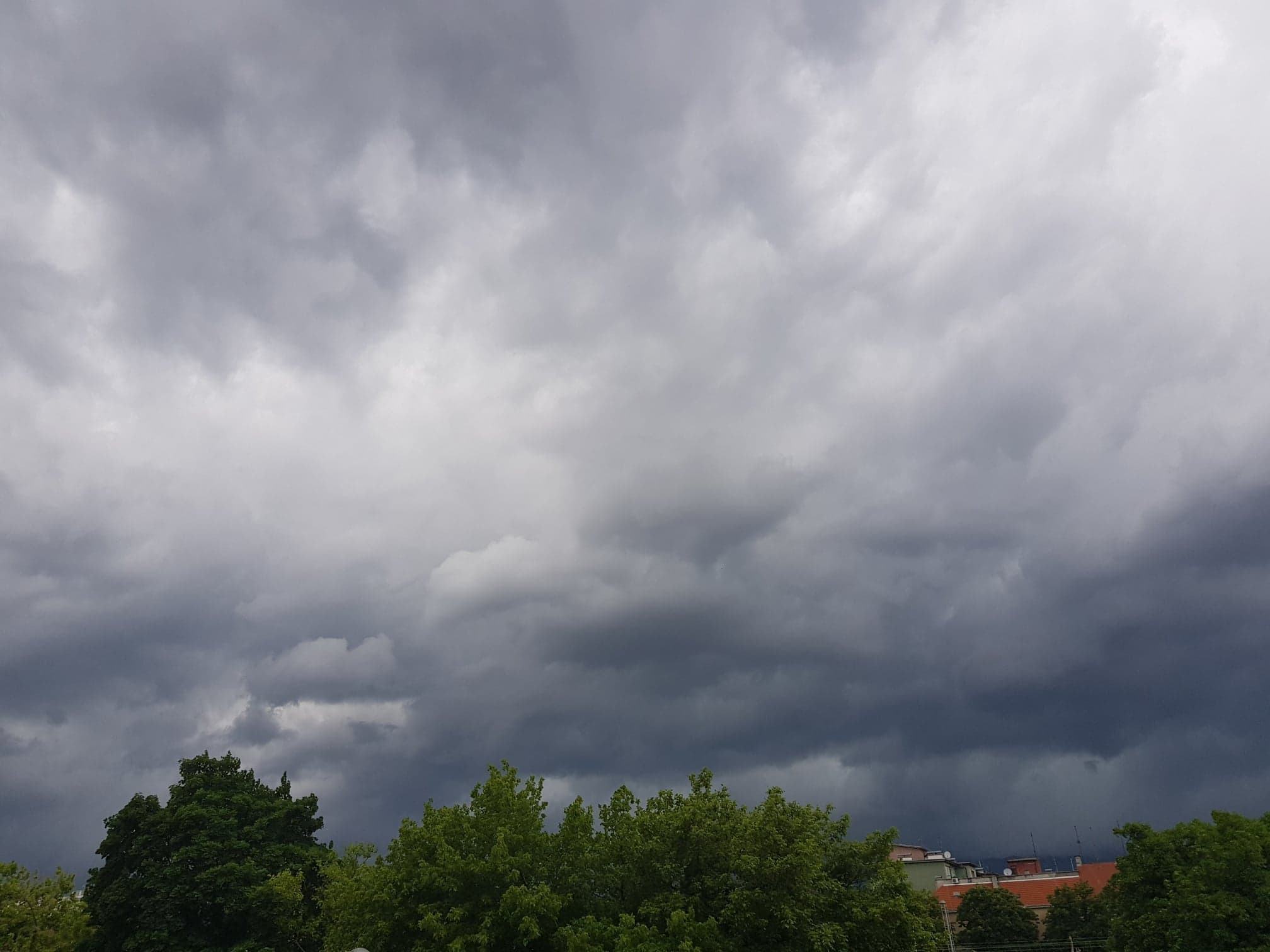 oblaci, oluja, nevrijeme, kiša, pljusak