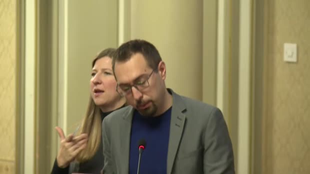 "Ovaj proračun ima toliko rupa i toliko curi da ga ni super-ljepilo ne bi moglo popraviti"