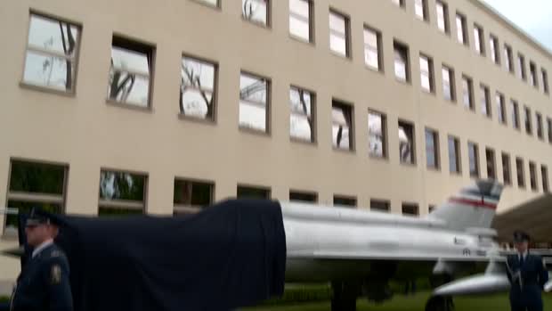 Perešinov MiG ispred MORH-a