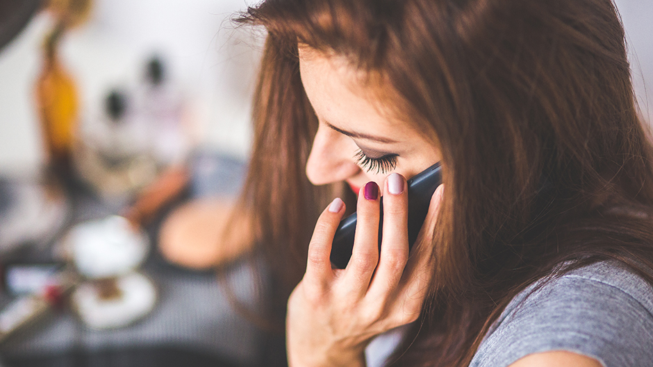 person-woman-hand-smartphone