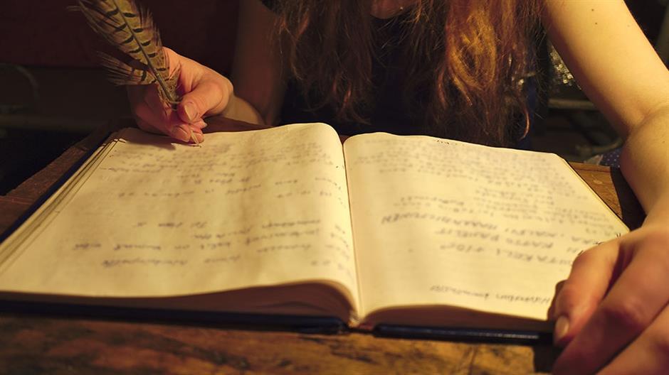pismo-pisanje-srednji-vek-foto-shutterstock