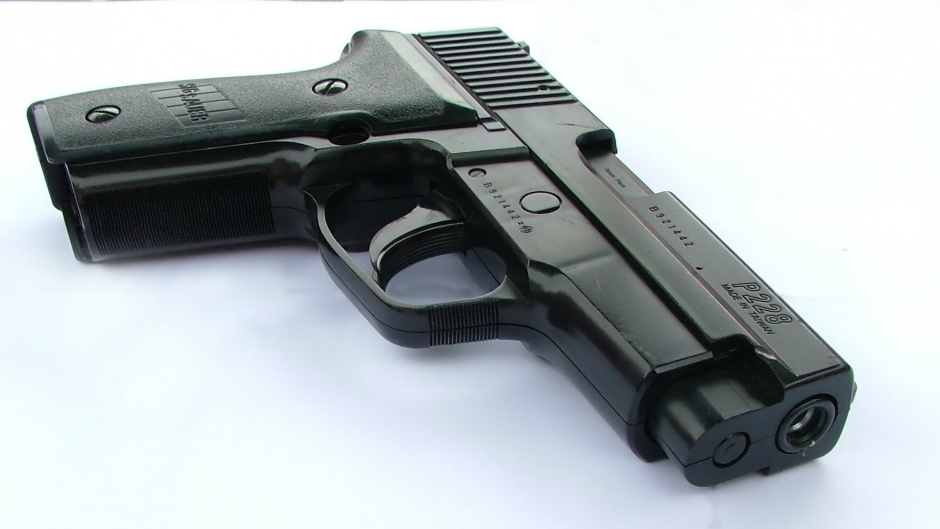 Pištolj (jason conlon)