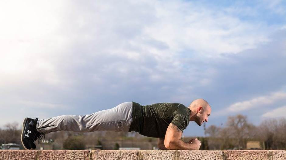 plank-2793016_960_720