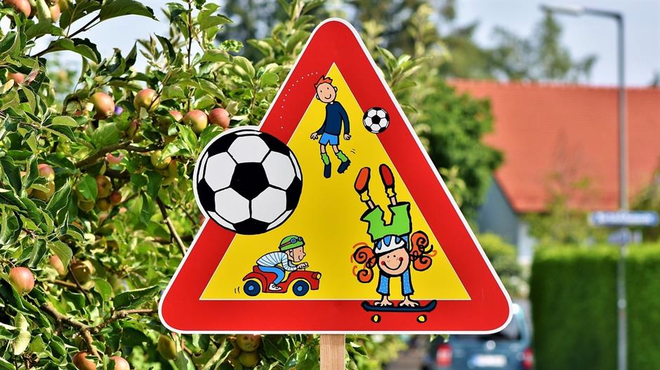 play-street-3547385_1280