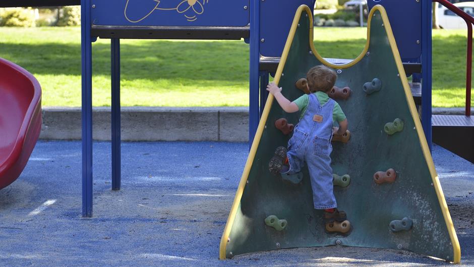 playground-2457321_1920