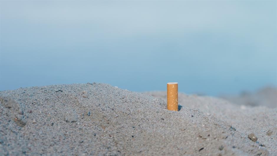 Plaža, cigareta, pušenje
