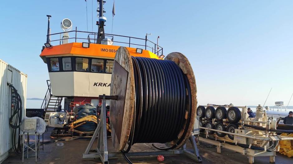 polaganje-podmorskog-kabela-silba-premuda-3-39163-210520.jpeg