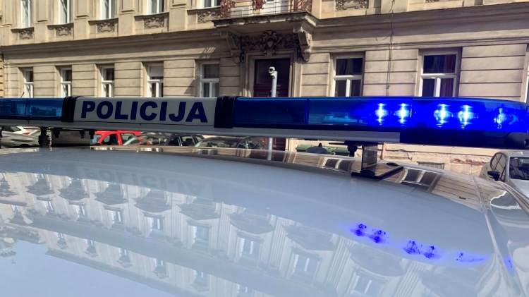 policija