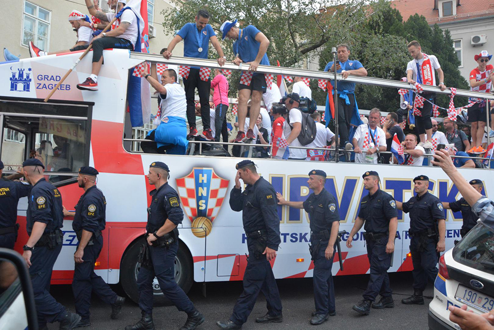 POLICIJA Docek Hrvatskih fudbalera Foto MUP (25)