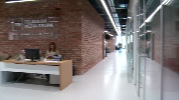 Policija legitimira novinare