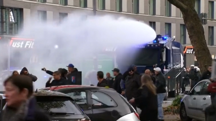 policija njemacka prosvjed