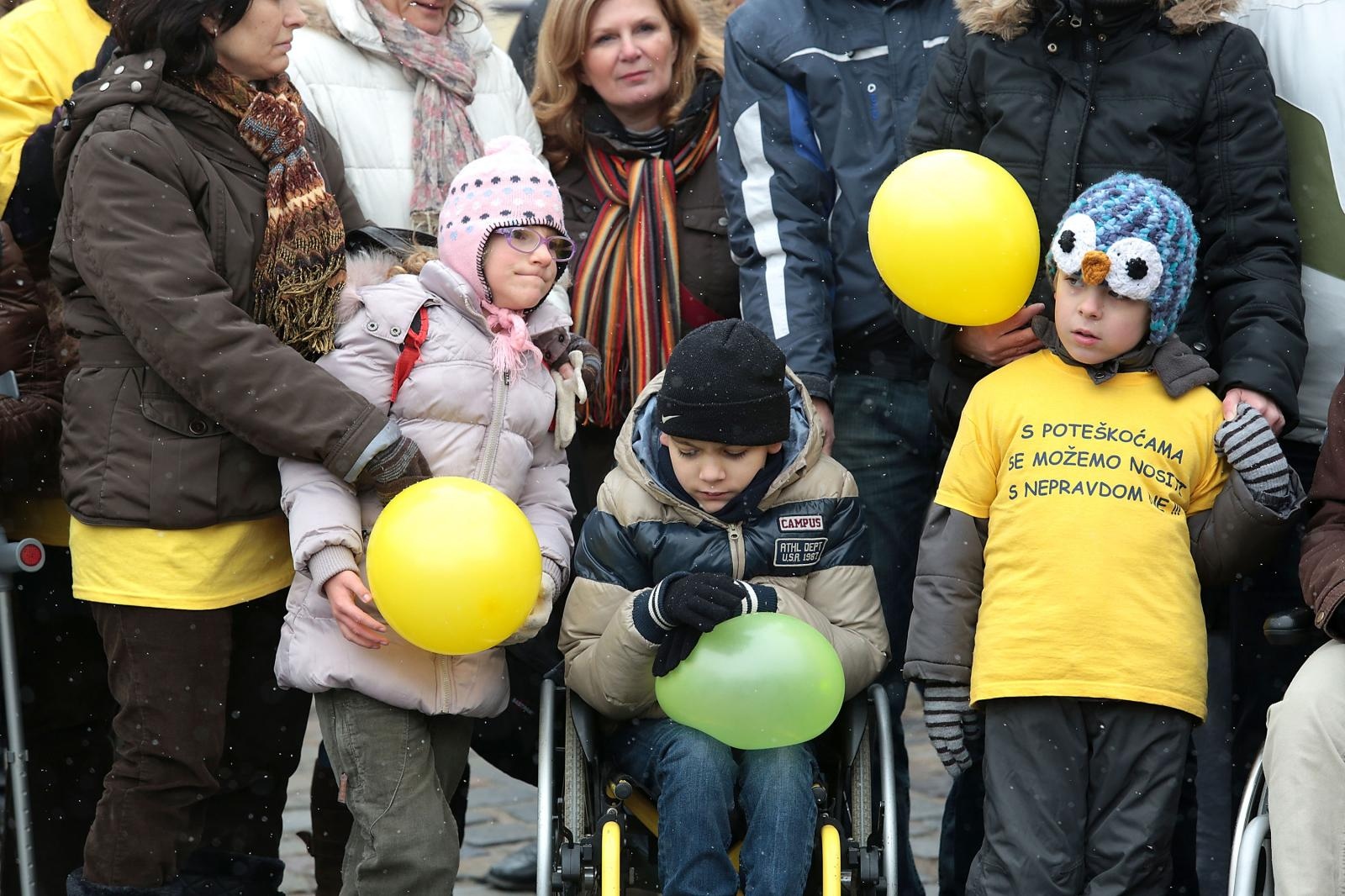 Pomozimo djeci s invaliditetom