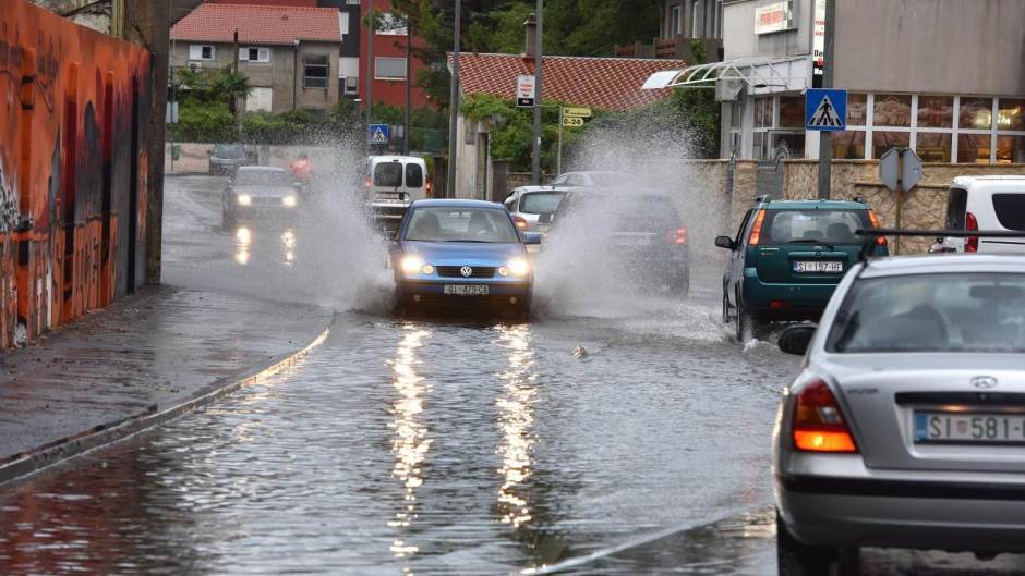poplavljena-prometnica-sibenik