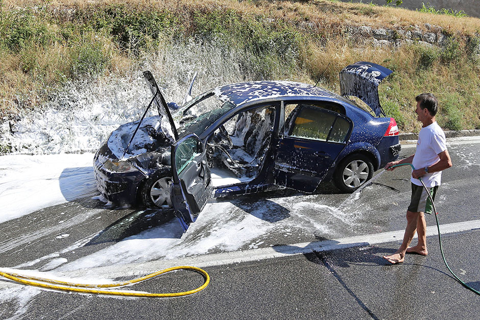 pozar_renault4-160615