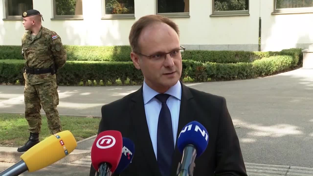 Predstojnik ureda premijera: Zadovoljni smo ponudama za nabavu borbenog aviona