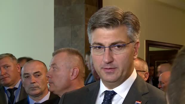 Premijer o aferi SMS: Neka istraga ide svojim tijekom