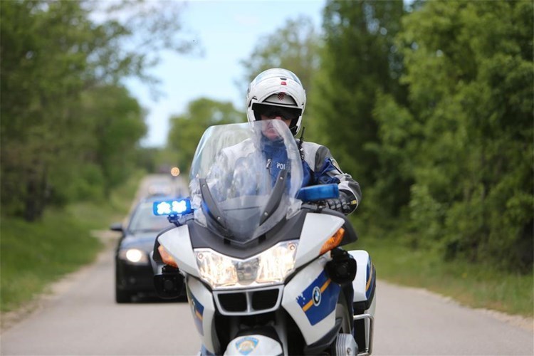 prometna policija motorist